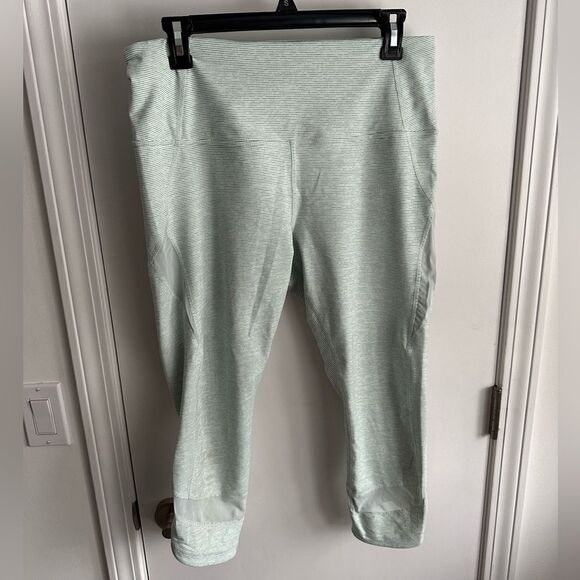 Zella Pale Green Athletic Capris, Size Large - Picture 1 of 5